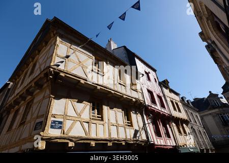 Maisons à colombages sur la rue Saint-Salomon dans le centre historique de vannes, Bretagne, France. Banque D'Images