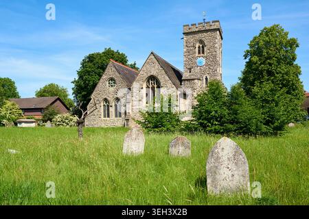 Église et cimetière St Mary du 13ème siècle, Willesden, Londres, Royaume-Uni Banque D'Images