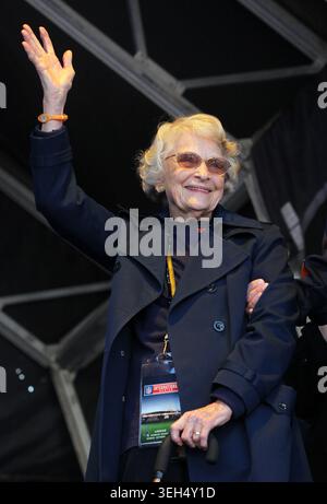 Virginia McCaskey, propriétaire des Chicago Bears, lors d'un rassemblement de fans de la NFL à Trafalgar Square à Londres le samedi 22 octobre 2011. (Photo de Brian Cassella/Chicago Tribune/TNS/Sipa USA) Banque D'Images