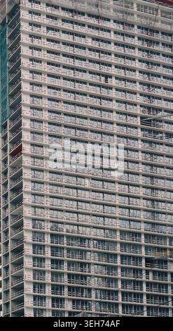 Un grand bâtiment résidentiel moderne à plusieurs étages en construction Banque D'Images
