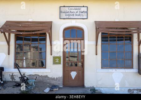 Maisons dans une ancienne ville minière de diamants, Kolmanskop, Karas, Namibie Banque D'Images