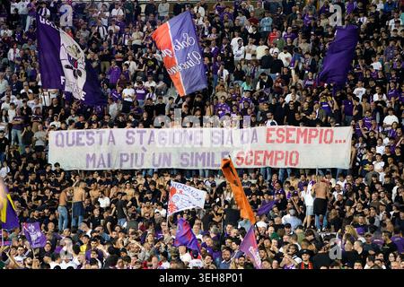 Firenze, Italie. 22 mai 2026. Les supporters de Fiorentina manifestent pendant le match de football Serie A entre Fiorentina et Atalanta au stade Artemio franchi de Florence, au centre de l'Italie - vendredi 22 mai 2026. Sport - Soccer (photo de Marco Bucco/la presse) crédit : LaPresse/Alamy Live News Banque D'Images