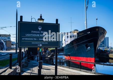 Hôtel Fingal, un hôtel flottant de luxe stationné en permanence à Albert Dock dans le port de Leith, Édimbourg, Écosse, Royaume-Uni Banque D'Images
