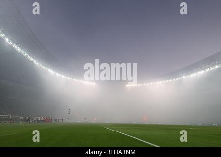 Berlin, Allemagne. 23 mai 2026. Fussball DFB-Pokal finale FC Bayern Muenchen - VfB Stuttgart AM 23.05.2026 im Olympiastadion in Berlin Spielunterbrechung/Nebel im Olympiastadion in Berlin la réglementation DFB interdit toute utilisation de photographies comme séquences d'images et/ou quasi-vidéo. Foto : Revierfoto crédit : ddp Media GmbH/Alamy Live News Banque D'Images