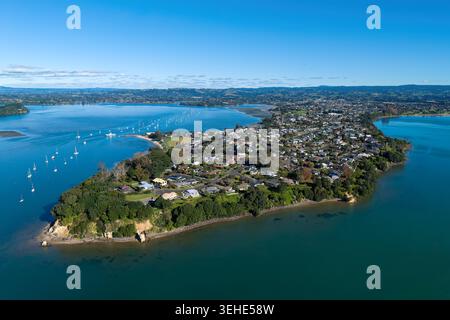 Omokoroa, une petite ville sur une péninsule dans la baie de Plenty, Nouvelle-Zélande. Vue aérienne Banque D'Images