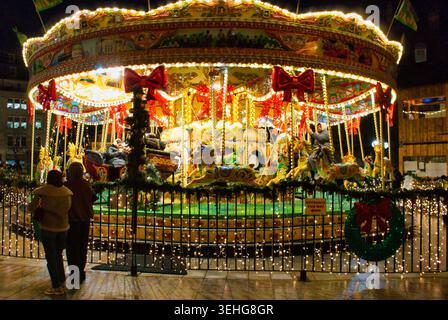 Carrousel au marché de Noël de Birmingham Banque D'Images