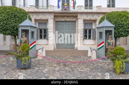 Sandor Palace situé sur la colline du château de Buda à Budapest, Hongrie. C'est la résidence officielle et le bureau du Président de la République de Hongrie. Banque D'Images