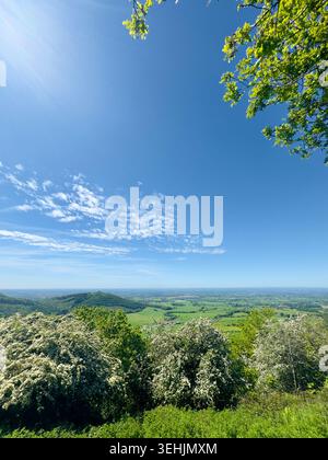 Point de vue Sutton Bank au-dessus de la vallée de York près de Thirsk, Yorkshire du Nord, Angleterre, Royaume-Uni, offrant des vues panoramiques spectaculaires sur la campagne. Banque D'Images
