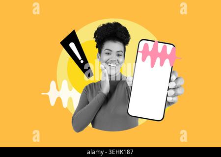 Collage montrant une femme souriante tenant un téléphone avec des formes colorées et des motifs en arrière-plan Banque D'Images