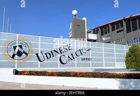 Udine, Italie. 18 octobre 2022. Bureaux du siège social d'Udinese Calcio situés à l'extérieur du stade Dacia Arena. Banque D'Images