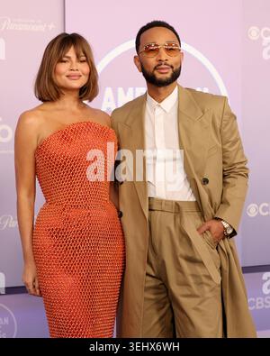 Las Vegas, États-Unis. 25, mai 2026. De gauche à droite, John Legend, Chrissy Teigen aux 52e American Music Awards. Crédit : Kathy Hutchins / Alamy Live News Banque D'Images
