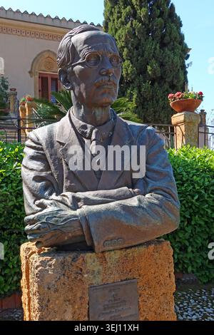 Buste d'Alexander Hardcastle à la Villa Aurea dans la Vallée des Temples, Agrigento, Sicile, Italie, vue en trois quarts. Banque D'Images