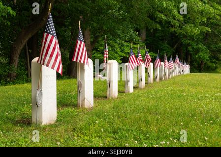 New Hope, Pennsylvanie - États-Unis - 26 mai 2026 : tombe des soldats inconnus de la guerre d'indépendance au parc historique de Washington Crossing Banque D'Images