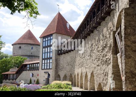 Musée de la fortification de Kiek in de Kök comprenant la Tour de la jeune fille et le jardin du roi danois sur la colline de Toompea à Tallinn, Estonie Banque D'Images