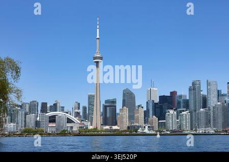 Toronto, Canada - 27 mai 2026 : vue du centre-ville de Toronto depuis le parc de l'île de Toronto Banque D'Images