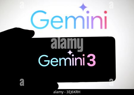 Inde. 27 mai 2026. Dans cette illustration photo, un logo Gemini 3 est affiché sur un smartphone avec un logo Gemini en arrière-plan. (Photo par Avishek Das/SOPA images/SIPA USA) *** strictement à des fins d'actualités éditoriales *** crédit : SIPA USA/Alamy Live News Banque D'Images