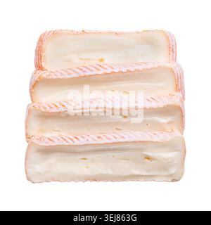 Tranches de fromage à pâte molle française avec croûte lavée. Fromage fabriqué à partir de lait de vache, avec une croûte lavée comestible orange-rouge, et une texture crémeuse et liquide. Banque D'Images