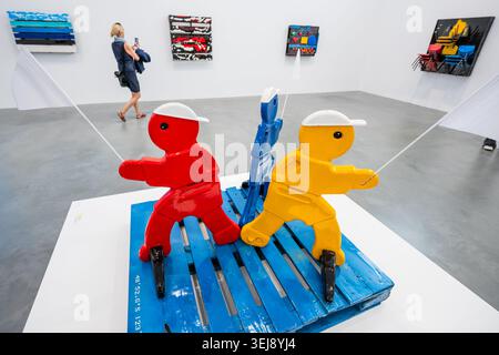 Londres, Royaume-Uni. 28 mai 2026. The Unite4d Nations, 2025, and Other Works - Jack White : These Thoughts May Disperate une nouvelle exposition à la Newport Street Gallery, Londres. C'est la première exposition publique d'œuvres de l'artiste et musicien américain. L'exposition est organisée par Connor Hirst et Jack White et se déroule du 29 mai au 13 septembre 2026. Crédit : Guy Bell/Alamy Live News Banque D'Images