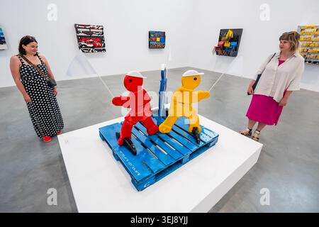 Londres, Royaume-Uni. 28 mai 2026. The Unite4d Nations, 2025, and Other Works - Jack White : These Thoughts May Disperate une nouvelle exposition à la Newport Street Gallery, Londres. C'est la première exposition publique d'œuvres de l'artiste et musicien américain. L'exposition est organisée par Connor Hirst et Jack White et se déroule du 29 mai au 13 septembre 2026. Crédit : Guy Bell/Alamy Live News Banque D'Images