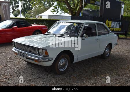 Beesd, pays-Bas - 12 septembre 2025 : une Toyota Corolla 1972 blanche Banque D'Images
