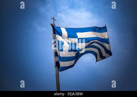 Drapeau grec flottant au vent Banque D'Images