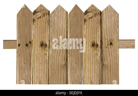 Fragment d'une clôture en bois faite de vieilles planches sur un fond isolé Banque D'Images