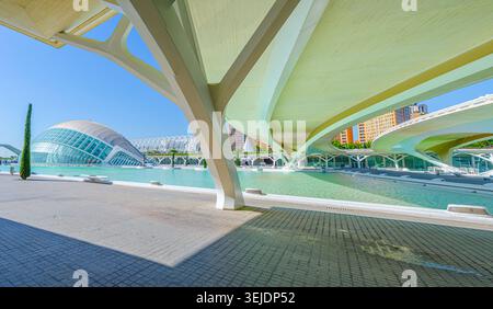 Vue panoramique de L’Hemisferic au complexe de la Cité des Arts et des Sciences Banque D'Images