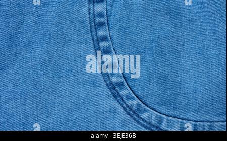 Poche avant jeans bleu avec boutons, gros plan Banque D'Images