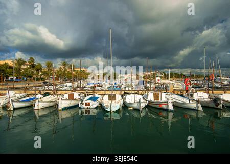 Port de plaisance et port de pêche de Colonia de Sant Jordi, ses Salines, Migjorn, Majorque, Îles Baléares, Espagne Banque D'Images