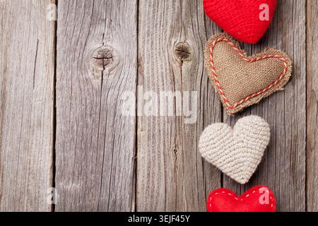 Coeur jouet Saint-Valentin sur bois Banque D'Images