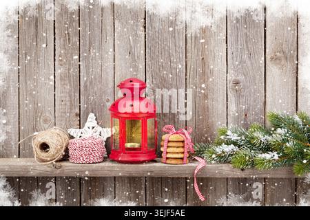 Lanterne de Noël à la bougie et décoration Banque D'Images
