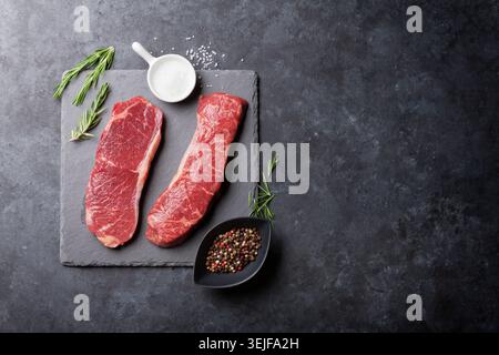 Steak de striploine cru Banque D'Images