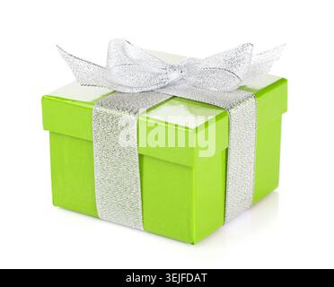 Boîte cadeau vert avec ruban d'argent et bow Banque D'Images