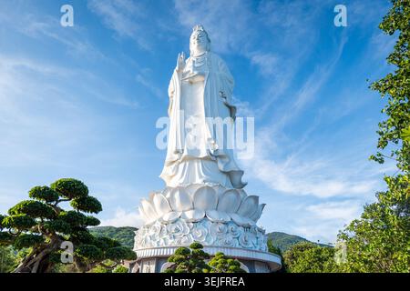 La Dame Bouddha (le Bodhisattva de la miséricorde) à la Pagode Linh Ung à Danang (Da Nang), Vietnam Banque D'Images