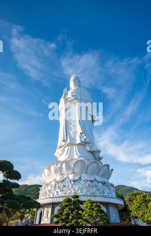 La Dame Bouddha (le Bodhisattva de la miséricorde) à la Pagode Linh Ung à Danang (Da Nang), Vietnam Banque D'Images