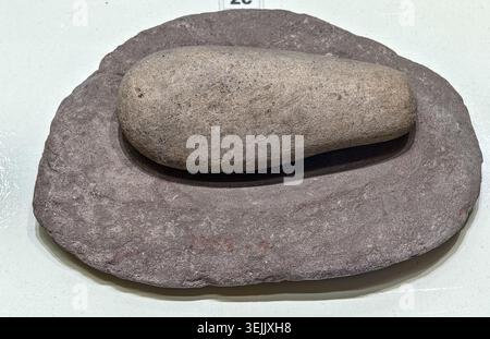 Broyeur de pierre, début du néolithique, c 6000 BCE, bac son - province de Lang son, Vietnam Banque D'Images