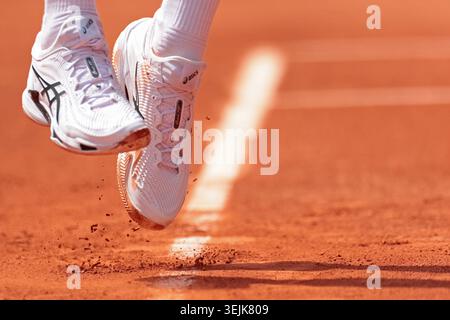 Roland Garros, Paris, France. 29 mai 2026. 2026 French Open Tennis, jour 11 ; Novak Djokovic (SRB) Asics chaussures de tennis crédit : action plus Sports/Alamy Live News Banque D'Images