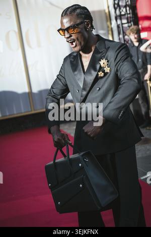 IBO Bodi (Ibrahim Ouro-Bodi) (21 ans), vainqueur de la 21ème saison du Deutschland's Next Top Model (GNTM) le 28 mai 2026 à Berlin sur le tapis rouge en fron Banque D'Images