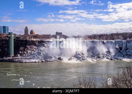 Amérique - New York, chutes américaines à Niagara Falls Banque D'Images