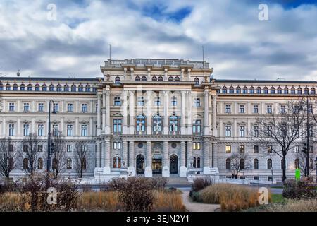 Façade du Palais de Justice à Vienne, Autriche Banque D'Images