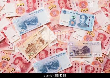 Beaucoup de billets de banque chinois différents en yuan. Fond chinois de billets de banque Yuan renminbi de monnaie de papier. Banque D'Images