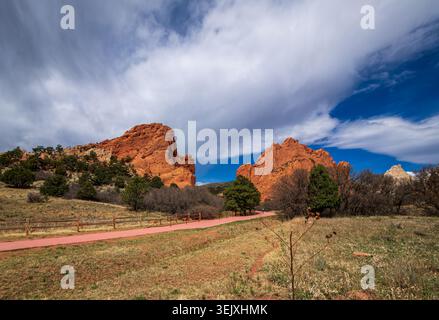La vue d'entrée du jardin des Dieux, Colorado Springs, Colorado. Banque D'Images