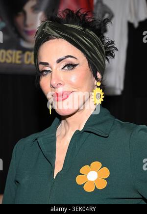 Burbank, États-Unis. 30 mai 2026. Josie Cotton au Summer 2026 Hollywood Show qui s'est tenu à l'hôtel Marriott Burbank Airport le 30 2026 mai à Burbank, CA. © Lisa OConnor/AFF-USA.com crédit : AFF/Alamy Live News Banque D'Images