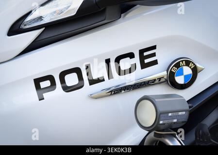 Moto de police de marque BMW à un salon automobile Banque D'Images