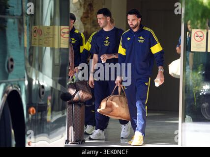 Le gardien de but de l'arsenal David Raya quitte l'hôtel Team à Budapest. Le rêve d’Arsenal de gagner sur la plus grande scène d’Europe pour la première fois en 140 ans d’histoire s’est terminé à l’agonie après une défaite en fusillade 4-3, Eberechi Eze et Gabriel hors cible à la Puskas Arena de Budapest. Date de la photo : dimanche 31 mai 2026. Banque D'Images