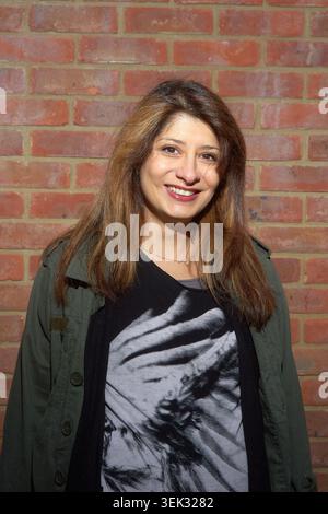 Le comédien Shappi Khorsandi Banque D'Images