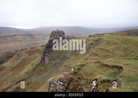 La partie pittoresque de Fairy Glen de l'île de Skye par un jour de pluie. Banque D'Images