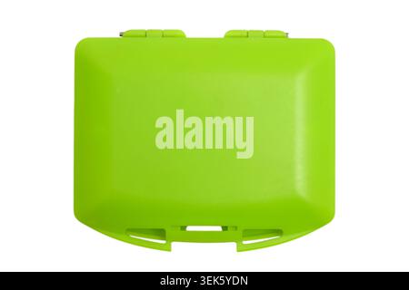 Boîte fermée en plastique vert pour ranger un aligneur dentaire. ETUI portatif pour dispositif de retenue orthodontique ou protège-dents. Accessoire MEDICAL HYGIENIQUE ISOL'E sur blanc Banque D'Images