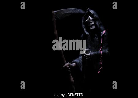 Death ( Grim Reaper ) figurine de la série Discworld. Concept - mortalité de mort vivant la vie à la partie entière Banque D'Images