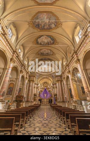 BERGAME, ITALIE - 18 MARS 2026 : nef de l'église Chiesa di Sant Andrea della Colonna Banque D'Images